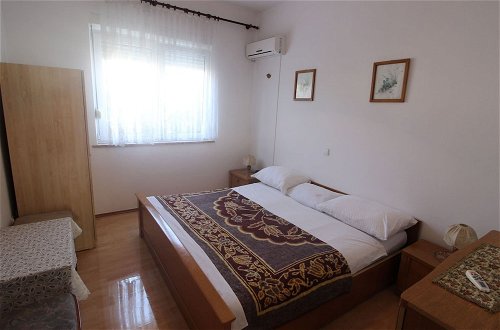 Photo 6 - Simplistic Apartment in Starigrad near Sea