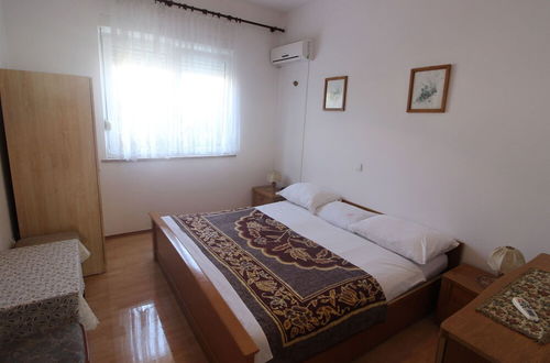 Photo 4 - Simplistic Apartment in Starigrad near Sea