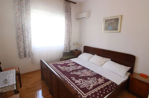 Photo 7 - Simplistic Apartment in Starigrad near Sea