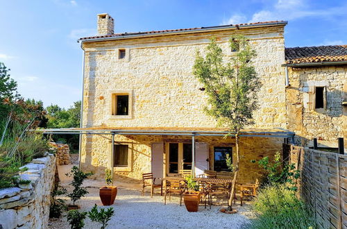 Foto 20 - Fabulous Stone House and Large Natural Pool