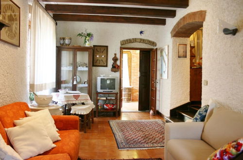 Foto 13 - Beautiful private villa with WIFI, private pool, TV, pets allowed and parking, close to Arezzo