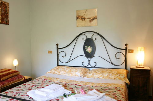 Foto 14 - Beautiful private villa with WIFI, private pool, TV, pets allowed and parking, close to Arezzo