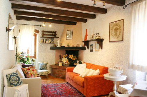 Photo 18 - Beautiful private villa with WIFI, private pool, TV, pets allowed and parking, close to Arezzo