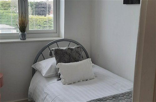 Foto 4 - Impeccable 5-bed House in Stockton-on-tees