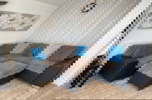 Foto 4 - Contemporary Beachfront Bungalow With Direct Access to the Sea