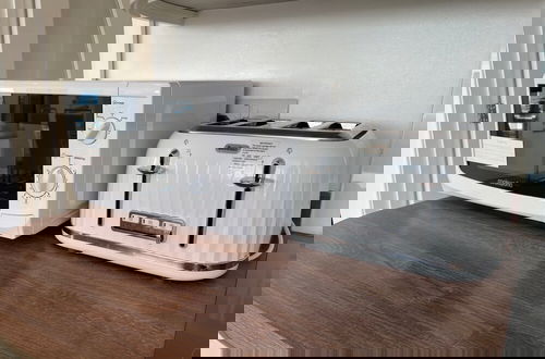 Foto 14 - Contemporary Beachfront Bungalow With Direct Access to the Sea