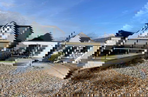 Foto 34 - Contemporary Beachfront Bungalow With Direct Access to the Sea