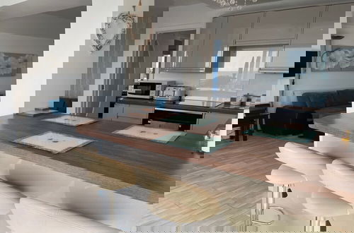 Foto 15 - Contemporary Beachfront Bungalow With Direct Access to the Sea