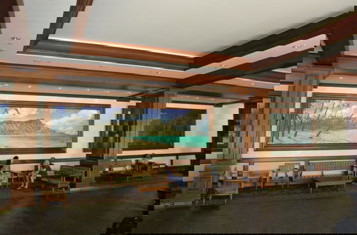 Photo 2 - Diamond Head and Ocean views with King Bed and Parking