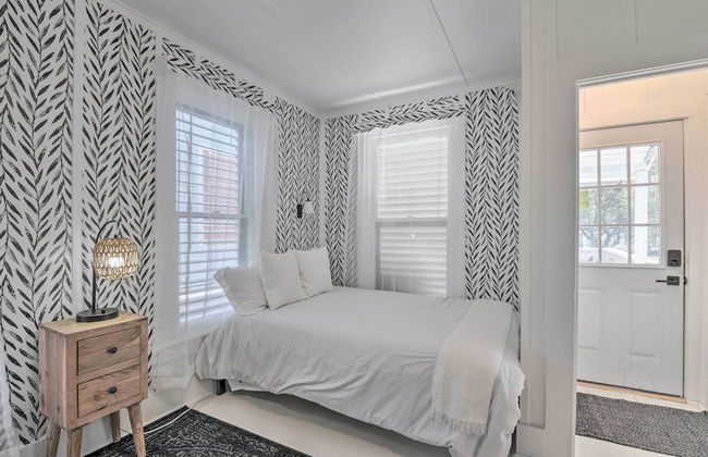 Wonderful Getaway in Galveston Minutes from Beach - Photo 3