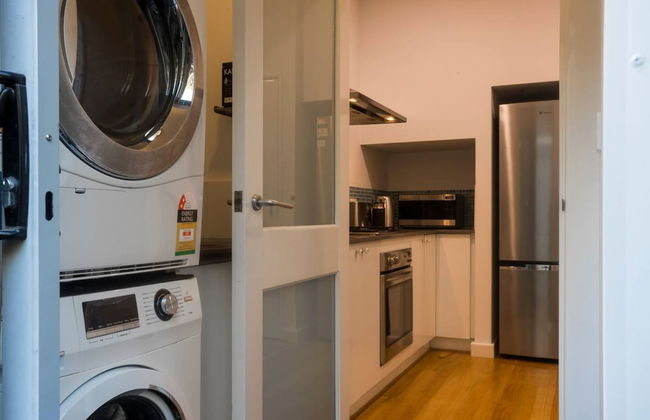 Lovely Shenton Park Townhouse - Photo 16
