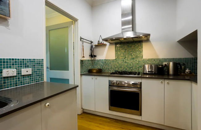 Lovely Shenton Park Townhouse - Photo 3