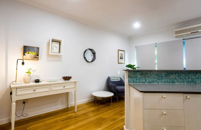 Lovely Shenton Park Townhouse - Photo 11
