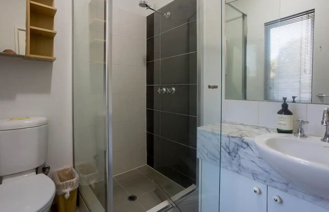 Lovely Shenton Park Townhouse - Photo 9