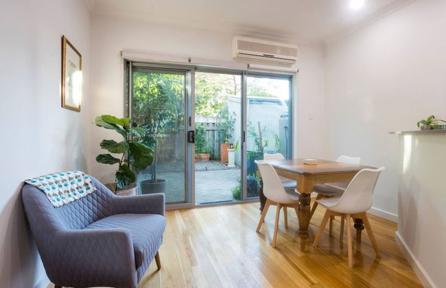 Lovely Shenton Park Townhouse - Photo 15