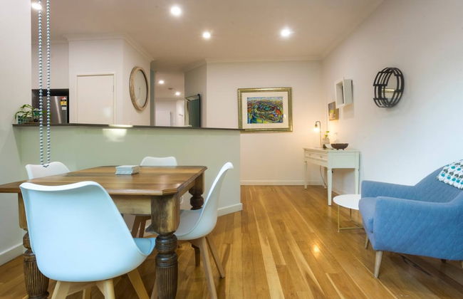 Lovely Shenton Park Townhouse - Photo 12