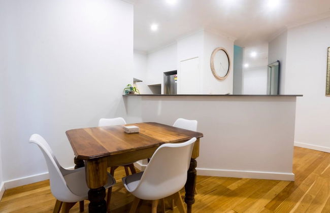 Lovely Shenton Park Townhouse - Photo 13