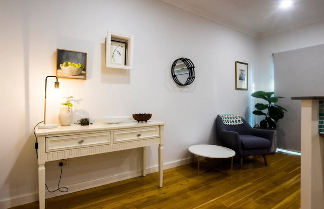 Lovely Shenton Park Townhouse - Photo 17