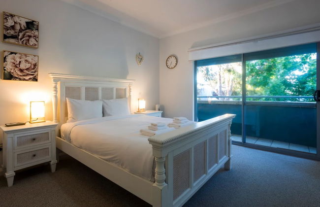 Lovely Shenton Park Townhouse - Photo 2