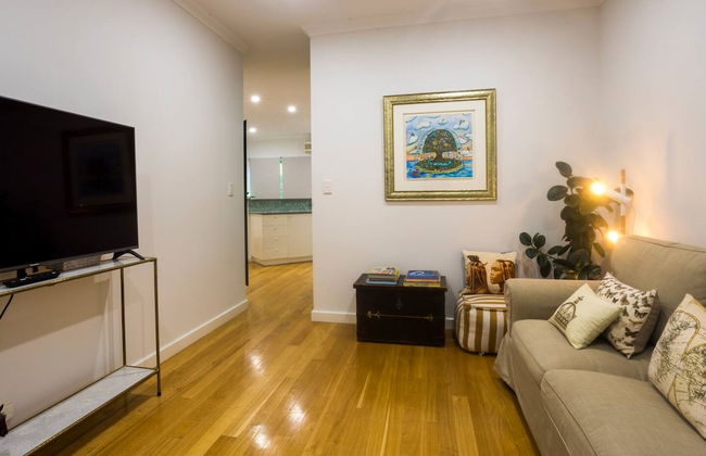 Lovely Shenton Park Townhouse - Photo 5