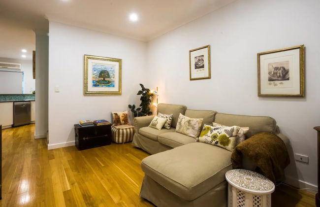 Lovely Shenton Park Townhouse - Photo 7