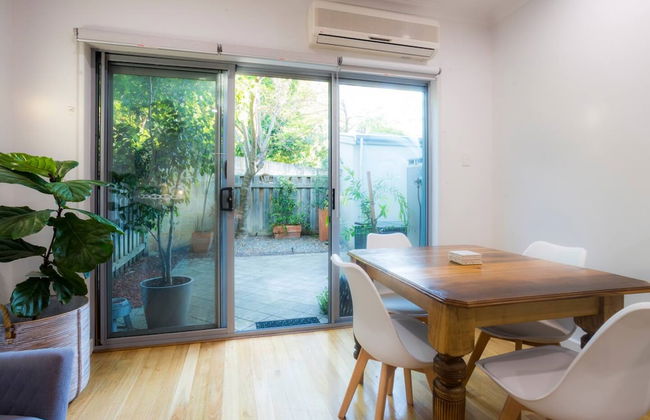Lovely Shenton Park Townhouse - Photo 14