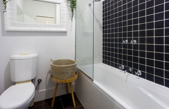 Lovely Shenton Park Townhouse - Photo 10