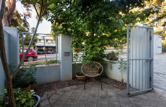 Lovely Shenton Park Townhouse - Photo 20