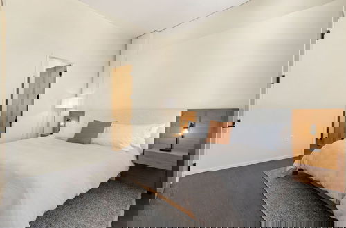 Foto 2 - New! Modern Scandinavian Loft in Old Town Square
