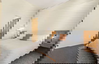 Foto 2 - New! Modern Scandinavian Loft in Old Town Square