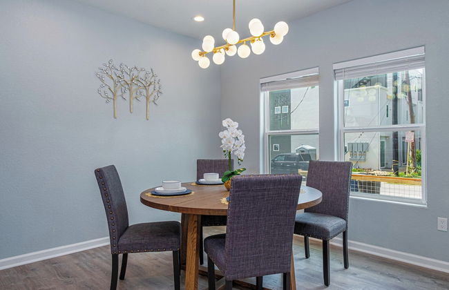Heaven-sent Convenient 4br/ 3BA Near Downtown - Photo 29