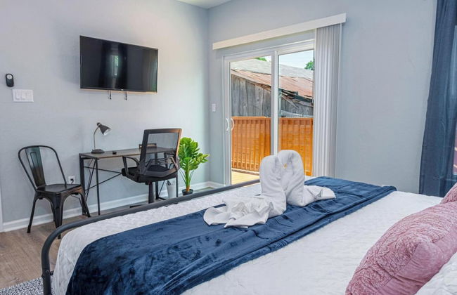 Heaven-sent Convenient 4br/ 3BA Near Downtown - Photo 8