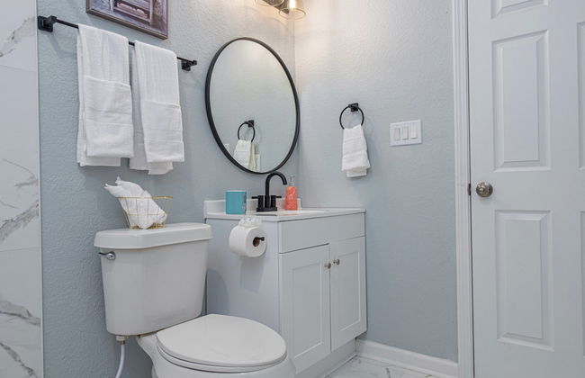 Heaven-sent Convenient 4br/ 3BA Near Downtown - Photo 25