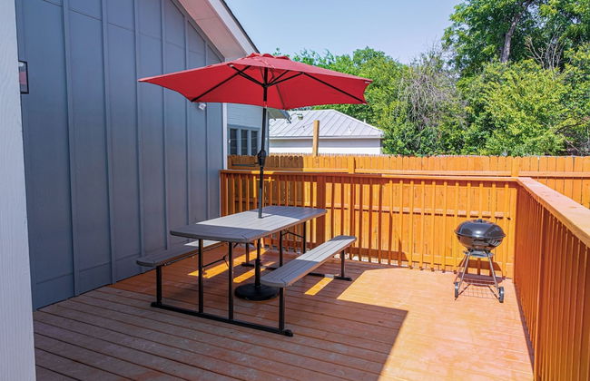 Heaven-sent Convenient 4br/ 3BA Near Downtown - Photo 34