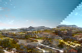Foto 2 - Glamorous Apartment With Panoramic Green Views