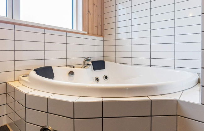 8 Person Holiday Home in Hals - Foto 18