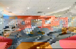 Photo 1 - Central Pentagon City Location