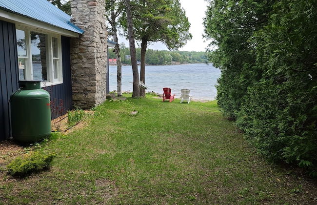 Breezy Bay Waterfront Cottage - Foto 1