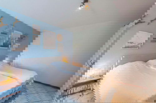 Foto 3 - Bewitching Apartment Near Beach