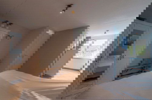 Foto 5 - Bewitching Apartment Near Beach
