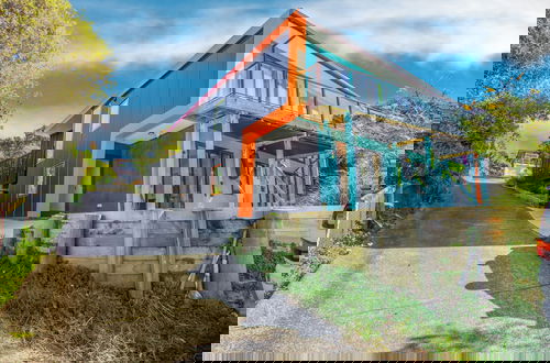 Foto 44 - Artist's Colourful Casa with Spa Pool
