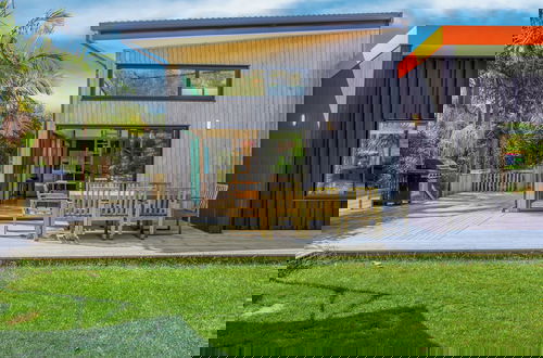 Foto 48 - Artist's Colourful Casa with Spa Pool