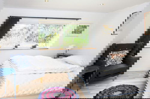 Foto 2 - 6 Person Holiday Home in Kolind