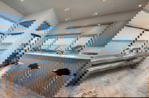 Photo 6 - Langley Waterfront Condo by Avantstay A+ Views