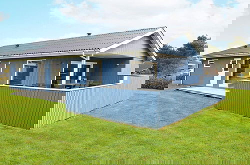 Foto 1 - 10 Person Holiday Home in Vaeggerlose
