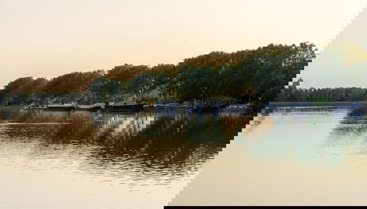 Foto 1 - Charming Lakeside Home for 6 by Belvilla
