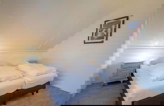 Foto 2 - Cozy Villa With Sun Lounger