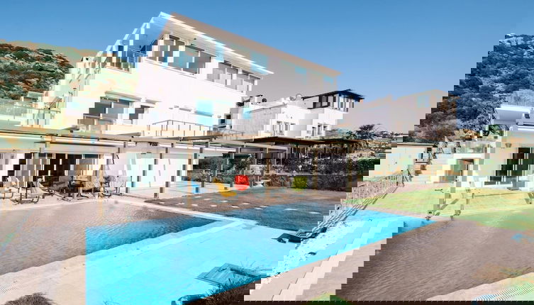 Foto 1 - Chic Villa w Patio Pool 3 min to Beach in Bodrum