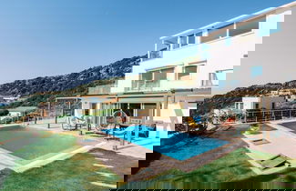 Foto 2 - Chic Villa w Patio Pool 3 min to Beach in Bodrum