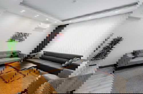 Photo 4 - Stylish Flat w Balcony Near Lara Beach